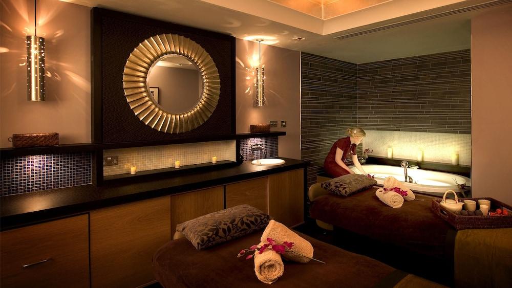 Grosvenor Pulford Hotel & Spa Экстерьер фото