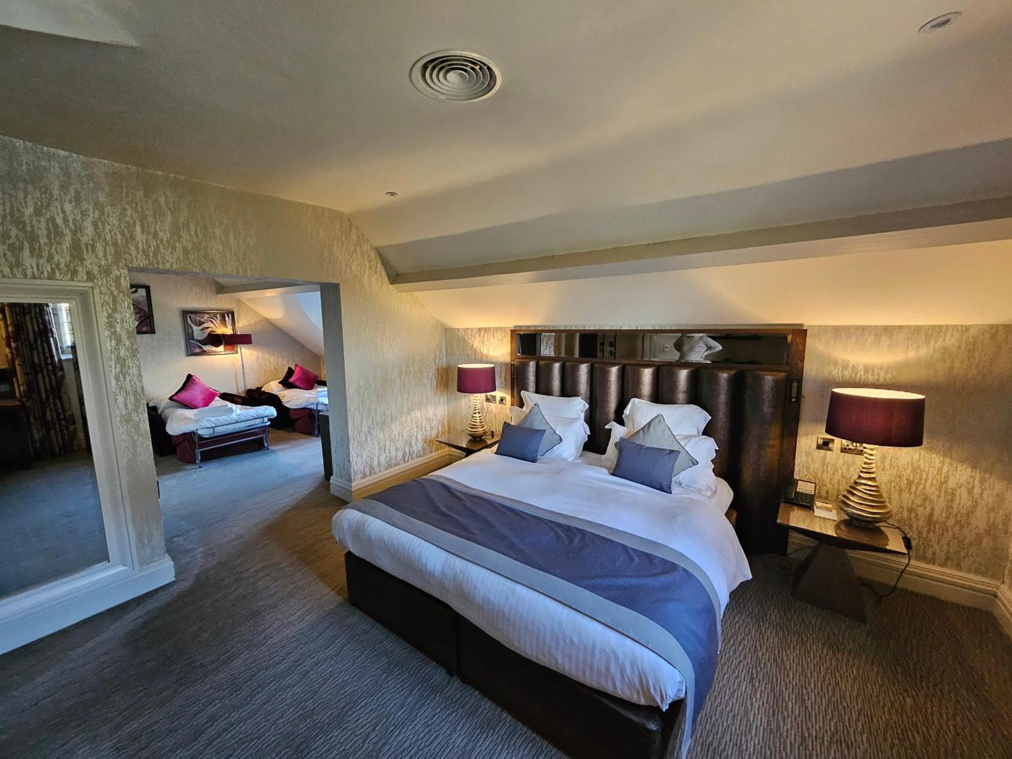 Grosvenor Pulford Hotel & Spa Экстерьер фото