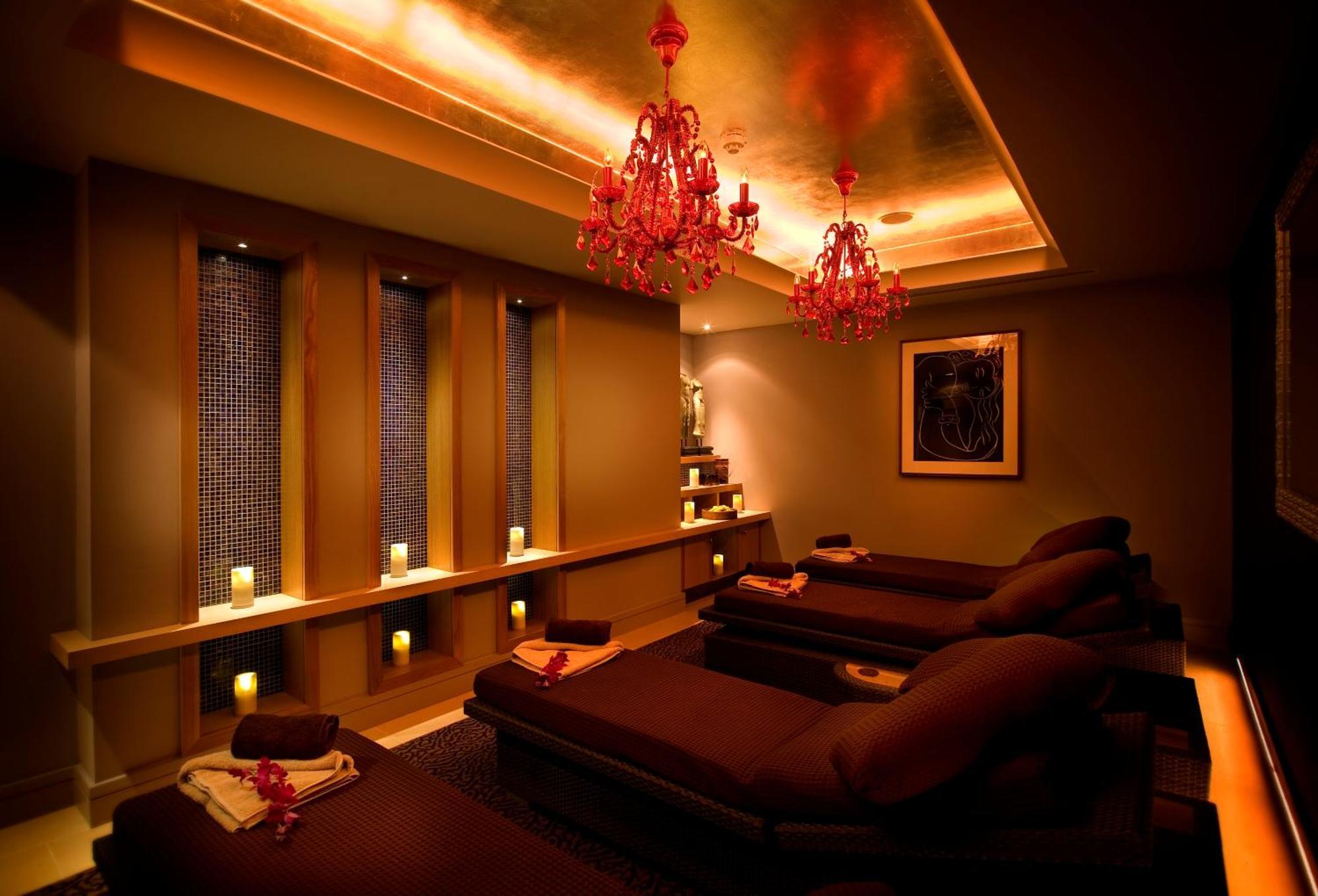 Grosvenor Pulford Hotel & Spa Экстерьер фото