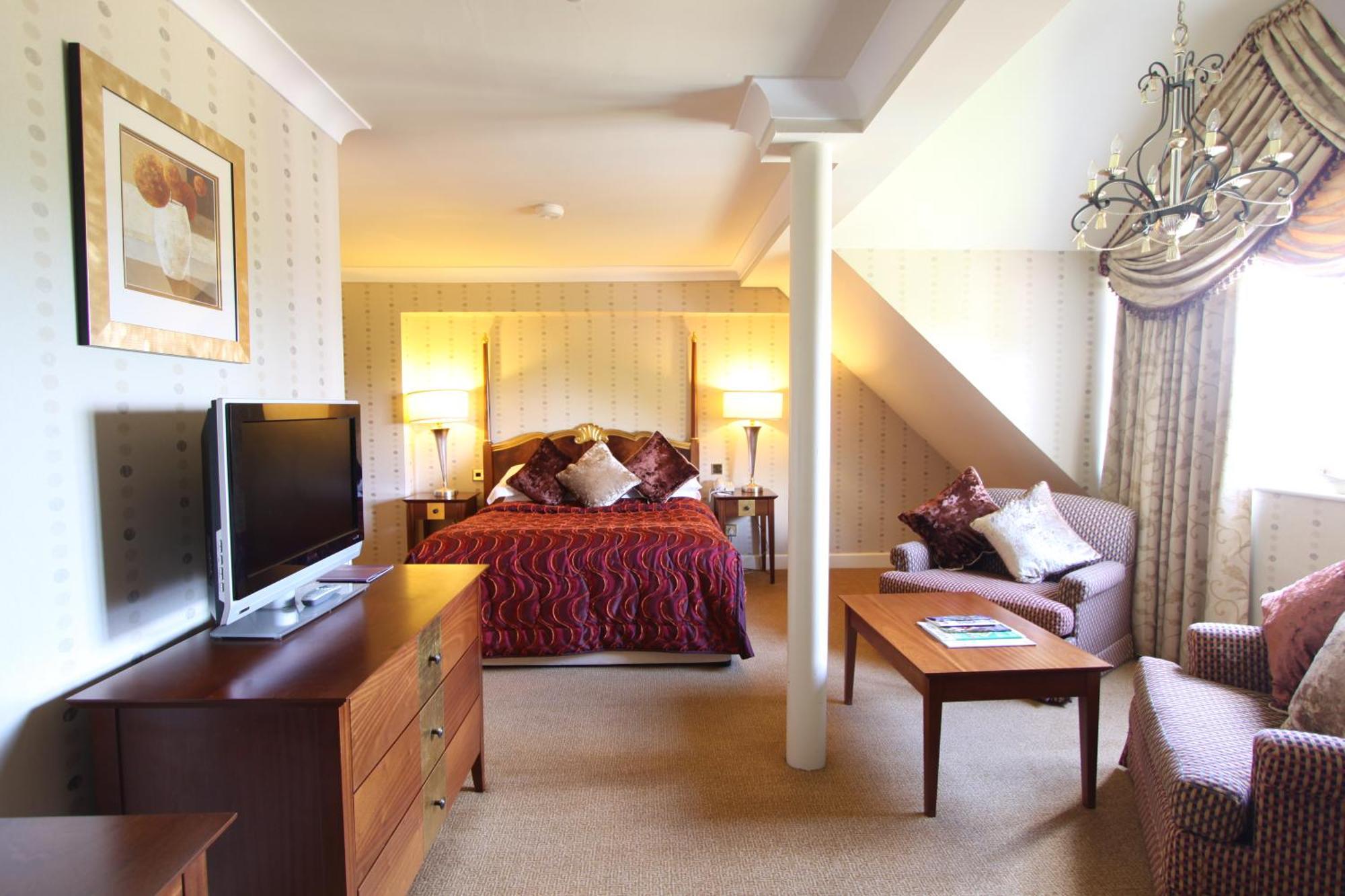 Grosvenor Pulford Hotel & Spa Экстерьер фото